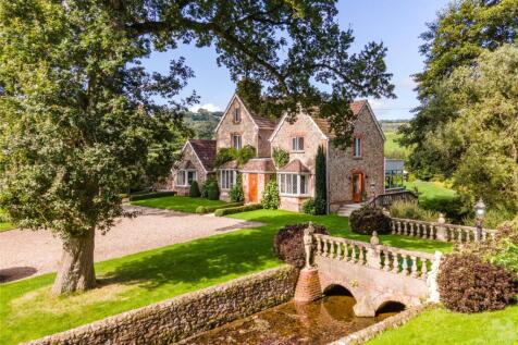 5 bedroom detached house for sale