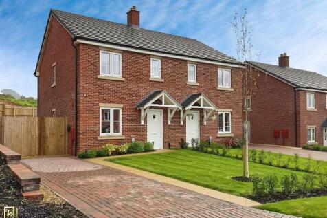 2 bedroom semi-detached house for sale