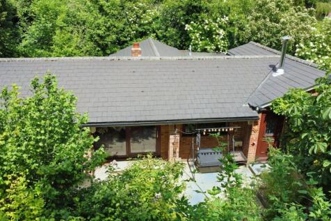 4 bedroom detached bungalow for sale