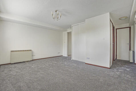 Studio flat for sale