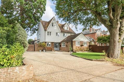 5 bedroom detached house for sale