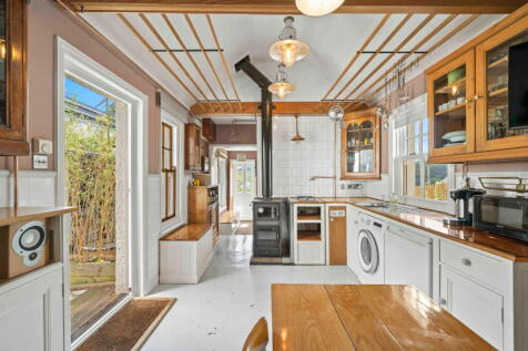 West Alvington, Kingsbridge 2 bed detached bungalow for sale