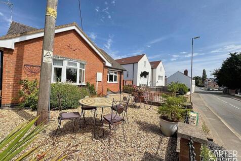 Lutterworth Road, Walcote, LE17 4 bed detached bungalow for sale