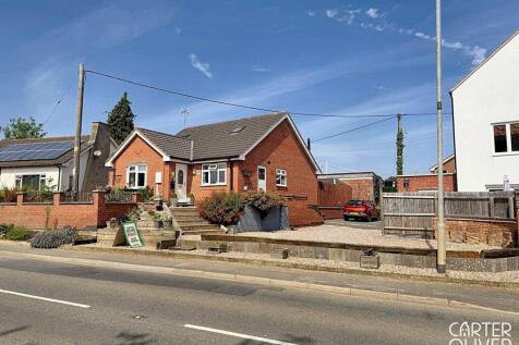 Lutterworth Road, Walcote, LE17 4 bed detached bungalow for sale