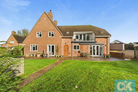 5 bedroom detached house for sale