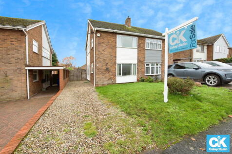 3 bedroom semi-detached house for sale