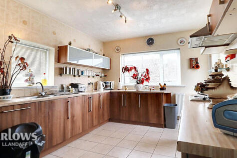 Clas Isan, Cardiff 3 bed detached bungalow for sale