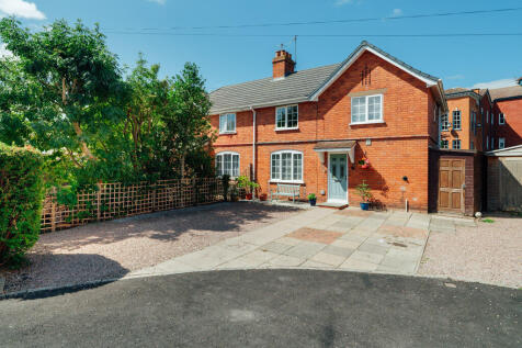 4 bedroom semi-detached house for sale