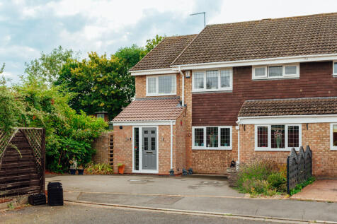 4 bedroom semi-detached house for sale
