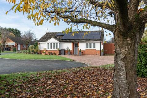 2 bedroom detached bungalow for sale