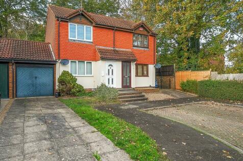 2 bedroom semi-detached house for sale