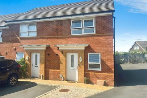 Cromwell Avenue, East Cowes, Isle of... 2 bed end of terrace house for sale