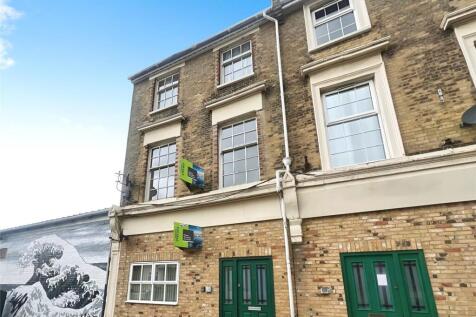 Clarence Road, East Cowes, Isle of Wight 3 bed apartment for sale