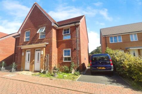 Cromwell Avenue, East Cowes, Isle of... 3 bed semi
