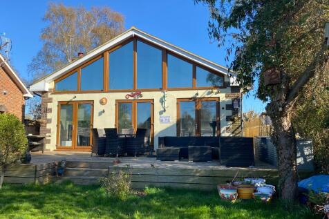 Hamhaugh Island, Shepperton 4 bed detached house for sale