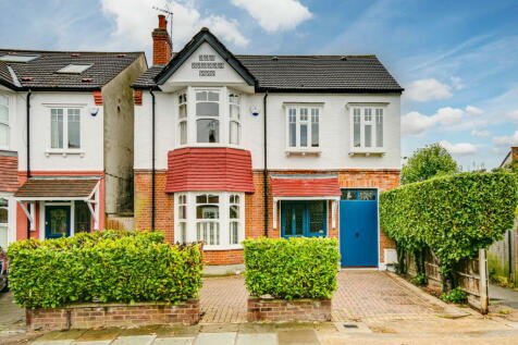 5 bedroom detached house for sale