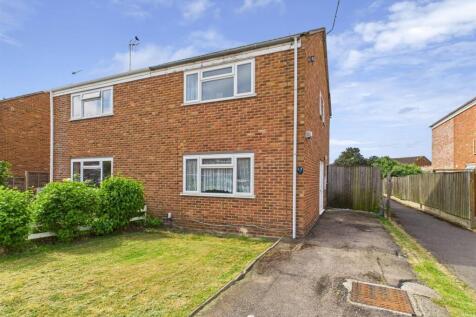 Courtfield Road, Quedgeley, Gloucester 3 bed semi