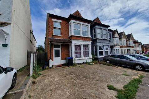 5 bedroom semi-detached house for sale