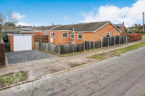 3 bedroom semi-detached bungalow for sale