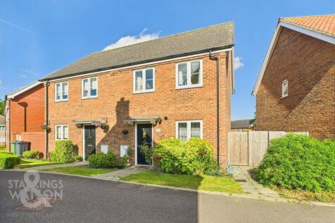 Lansdowne Drive, Poringland, Norwich 2 bed semi