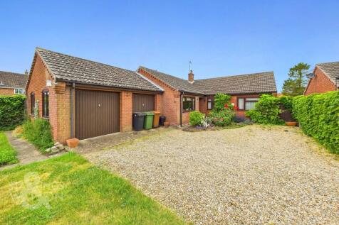 Yarmouth Road, Ellingham, NR35 3 bed detached bungalow for sale