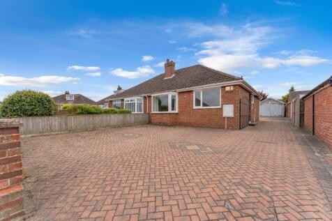 2 bedroom semi-detached bungalow for sale