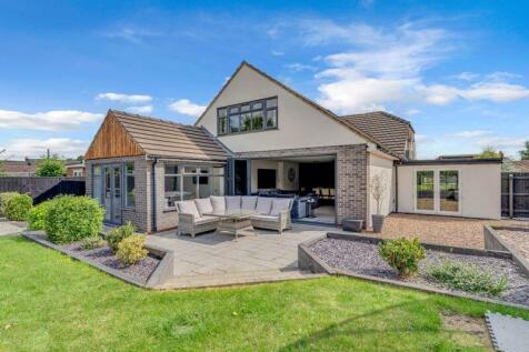 5 bedroom detached house for sale
