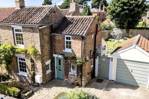 2 bedroom semi-detached house for sale