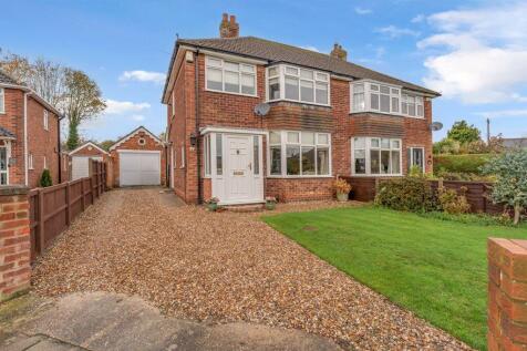 3 bedroom semi-detached house for sale