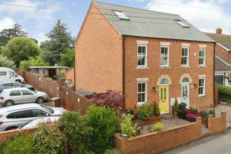 3 bedroom semi-detached house for sale