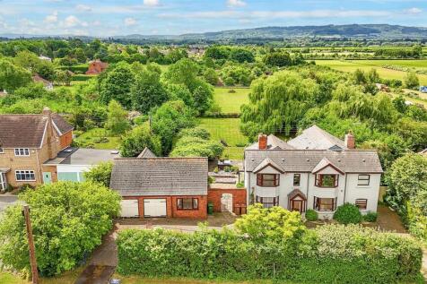 Evesham Road, Fladbury WR10 4 bed detached house for sale