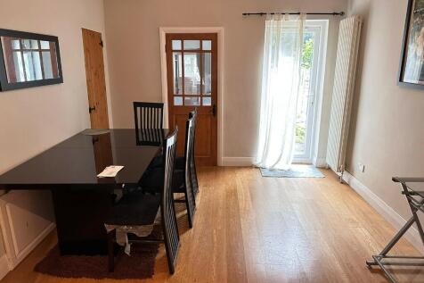 Queens Road, Feltham TW13 3 bed terraced house for sale