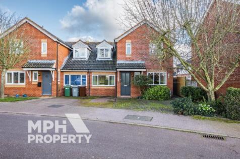 3 bedroom link detached house for sale