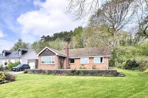 Kingsbury Place, Aberdare CF44 4 bed detached bungalow for sale