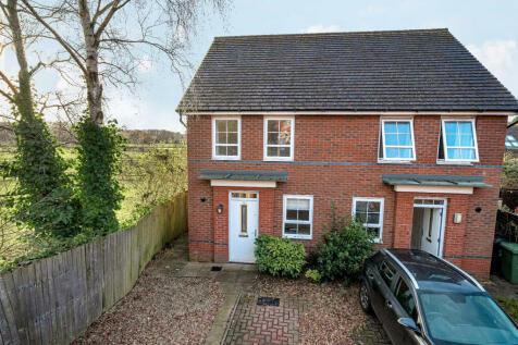 2 bedroom semi-detached house for sale