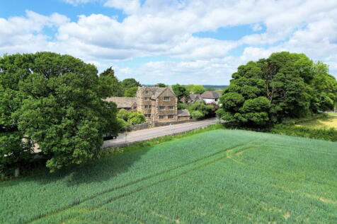 Main Road, Cutthorpe, Derbyshire, S42... 5 bed semi