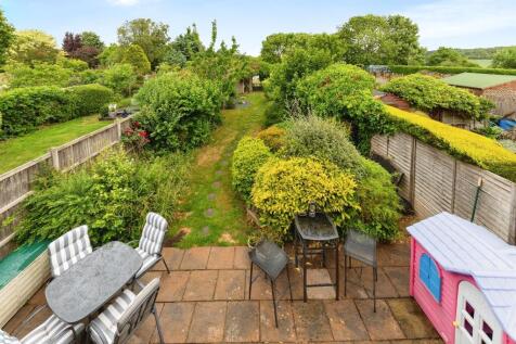 4 bedroom end of terrace house for sale