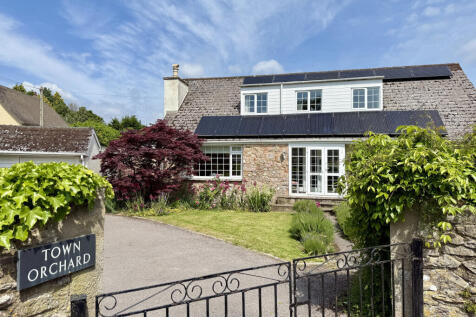4 bedroom detached bungalow for sale