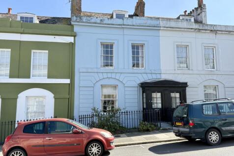 6 bedroom terraced house for sale