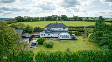 6 bedroom detached house for sale