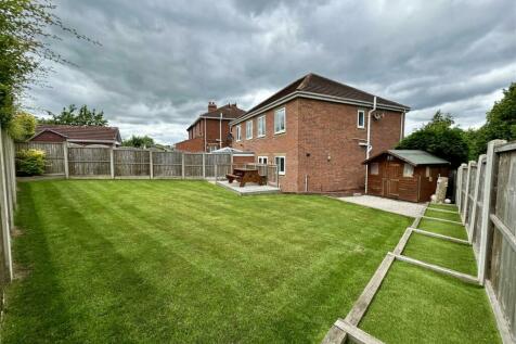 Huddersfield Road, Darton, Barnsley... 3 bed semi