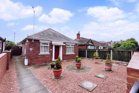 St. Johns Walk, Royston 2 bed detached bungalow for sale