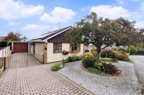 Guest Lane, Silkstone 3 bed detached bungalow for sale