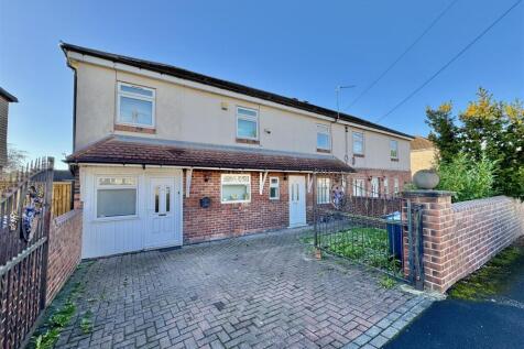 Ridings Avenue, Smithies, Barnsley... 4 bed semi