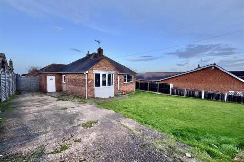 Bourne Walk, Staincross, Barnsley 2 bed detached bungalow for sale
