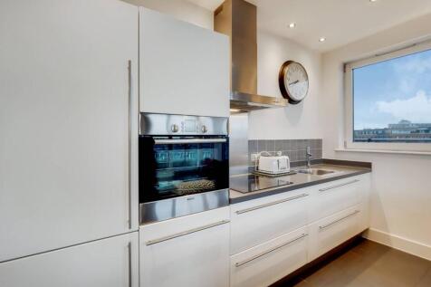 Cadogan Road, Woolwich, London, SE18 3 bed flat for sale
