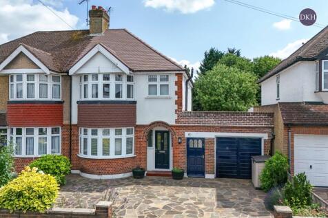 Kenilworth Drive, Rickmansworth WD3 3 bed semi