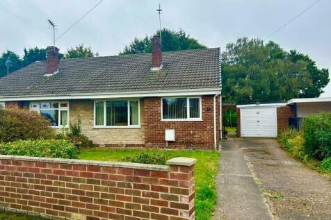 2 bedroom semi-detached bungalow for sale