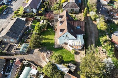 Cam, Dursley GL11 5 bed detached house for sale