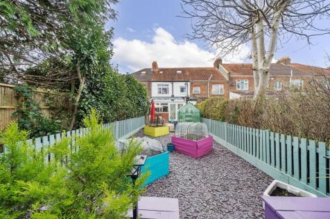 4 bedroom terraced house for sale